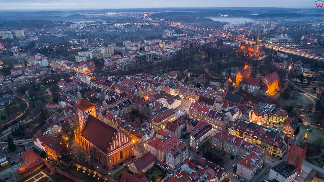 Olsztyn, panorama na stare miasto o zmierzchu. EU, PL, warm-maz. Lotnicze